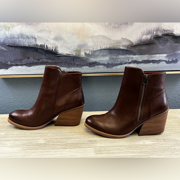 Korks Shoes - NWOT!!!! Korks Dark Brown Ankle Boots
